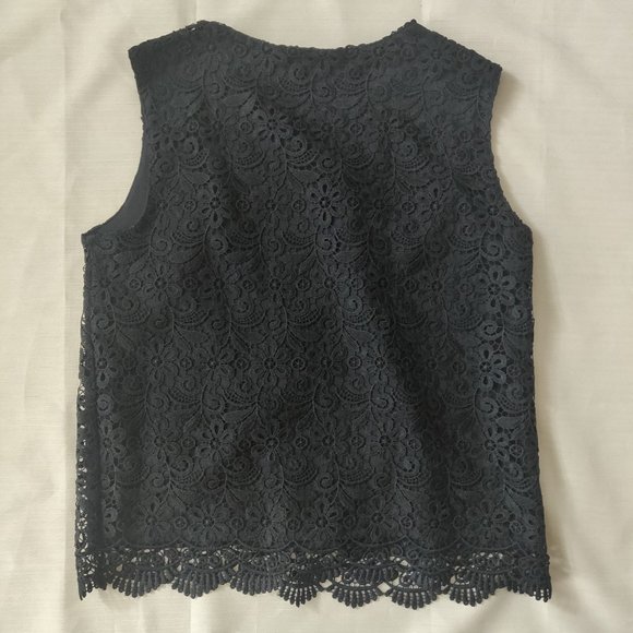 Uniqlo Women Floral Lace Sleeveless Blouse in Black - Picture 5 of 6